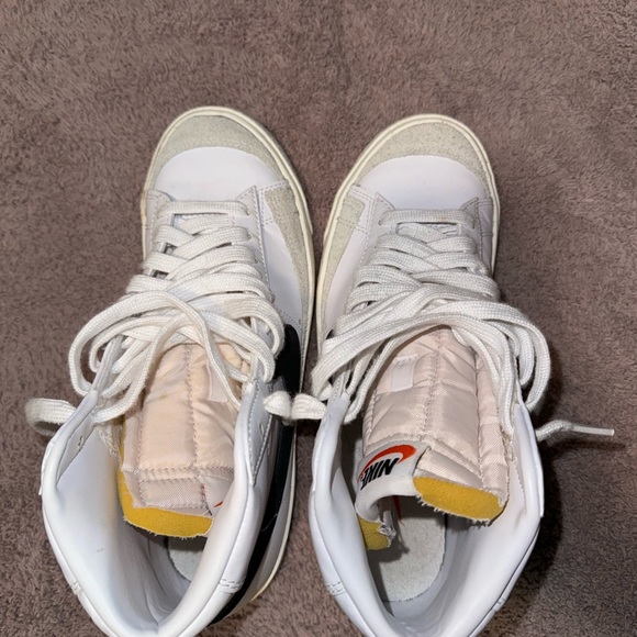 NIKE - Picture 3 of 4